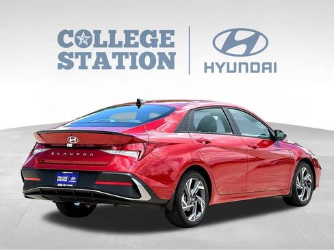Used 2025 Hyundai Elantra Sport FWD image 10