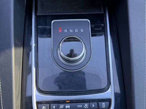 Used 2018 Jaguar F-PACE R-Sport image 25