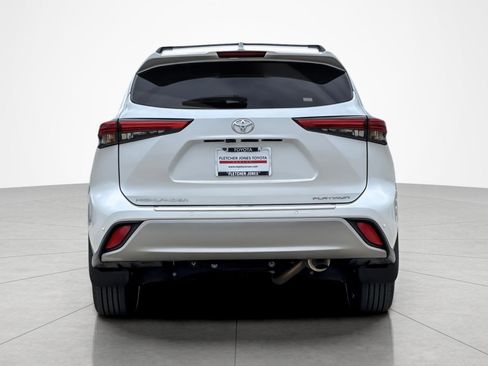 Used 2023 Toyota Highlander Platinum image 4