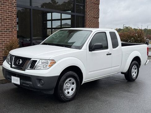 Used 2018 Nissan Frontier S image 1