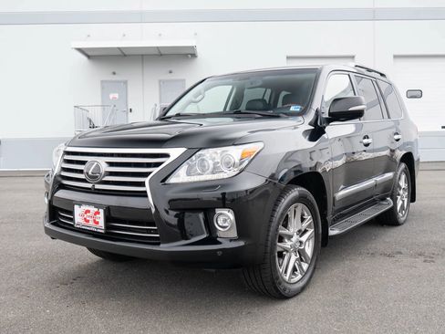 Used 2015 Lexus LX 570 4WD image 2
