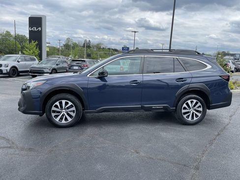 Used 2023 Subaru Outback Premium AWD/4WD image 3