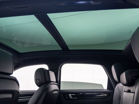 Certified 2023 Porsche Cayenne AWD/4WD image 17