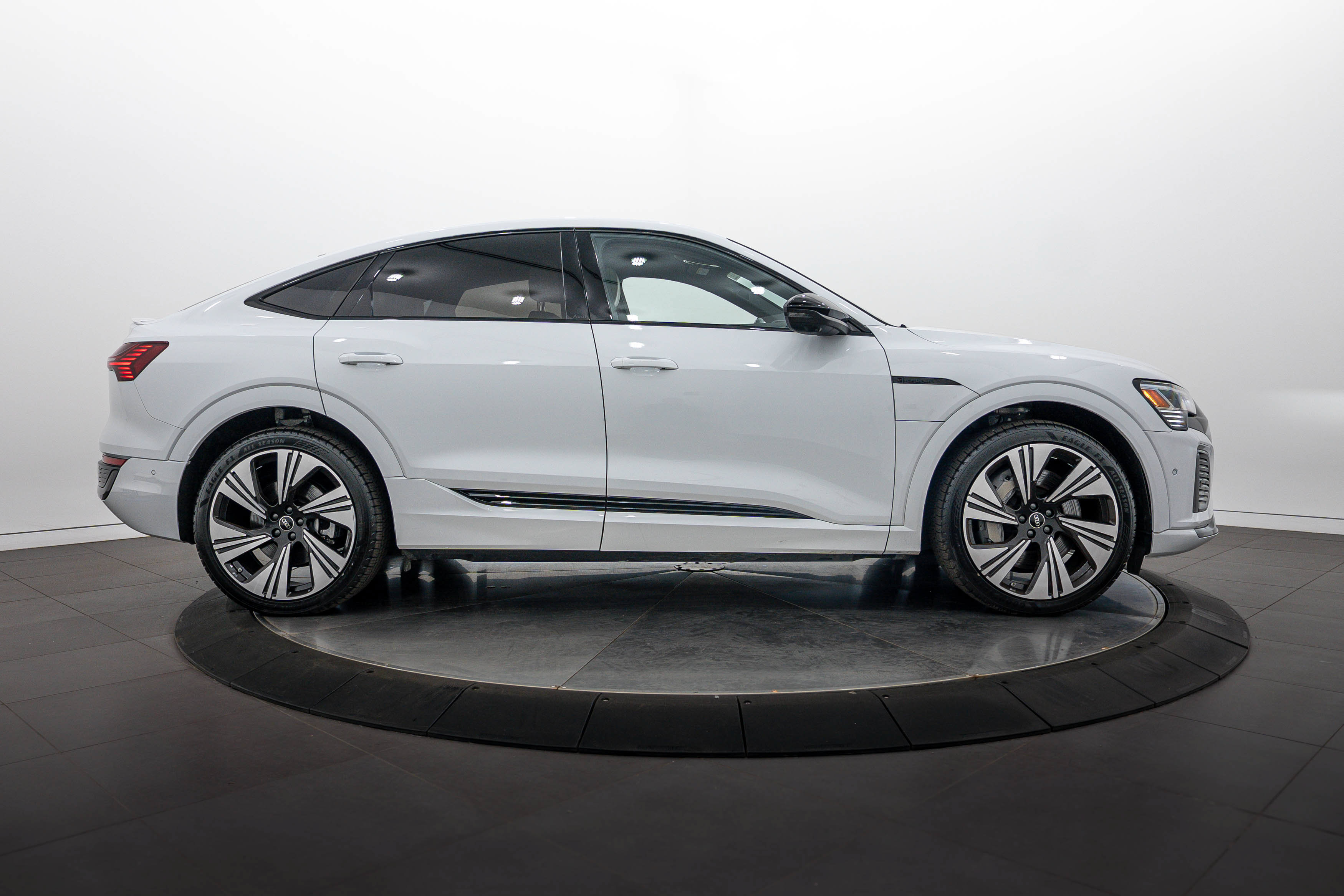 Certified 2024 Audi Q8 e-tron Prestige w/ Prestige Package AWD/4WD image 3