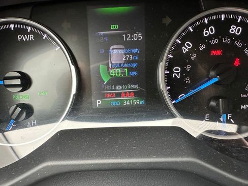 Used 2022 Toyota RAV4 XLE w/ XLE Grade Weather Package AWD/4WD image 10