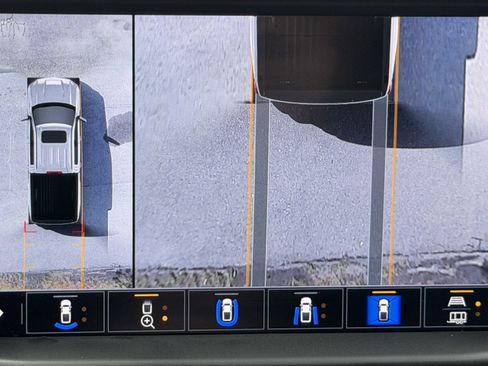 Used 2022 Chevrolet Silverado 1500 High Country w/ Technology Package image 31