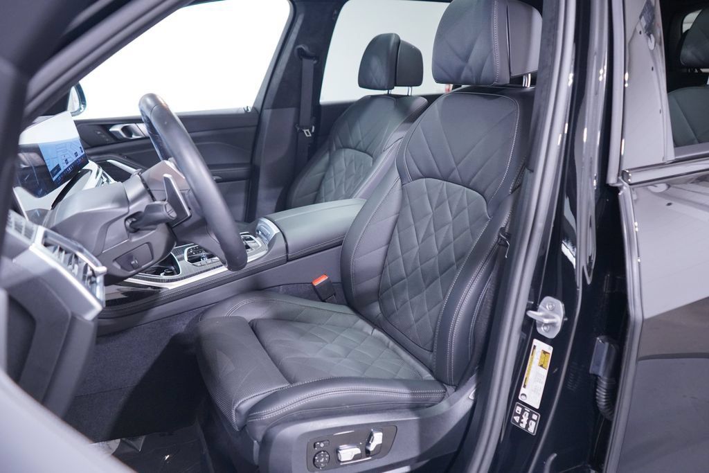 Used 2026 BMW X7 xDrive40i w/ M Sport Package AWD/4WD image 7