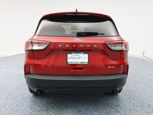 Used 2022 Ford Escape SE w/ SE Sport Appearance Package image 4