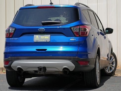 Used 2017 Ford Escape SE w/ Equipment Group 201A AWD/4WD image 4