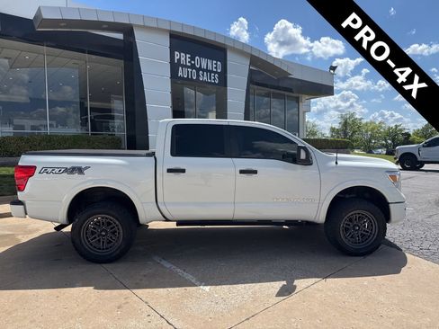 Used 2019 Nissan Titan PRO-4X w/ Pro-4x Convenience Package AWD/4WD image 2