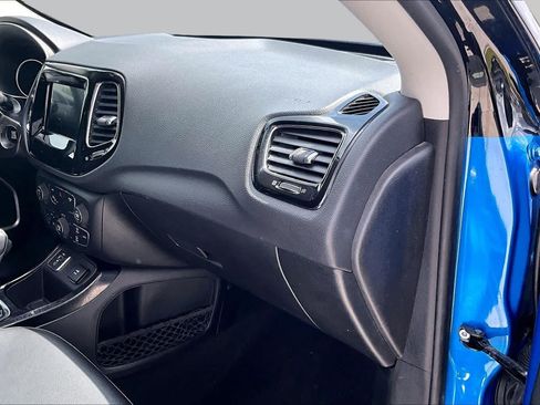 Used 2019 Jeep Compass Latitude FWD image 17