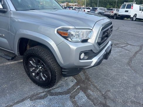 Used 2020 Toyota Tacoma SR5 AWD/4WD image 6