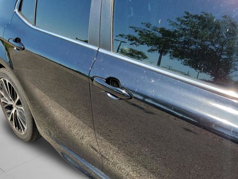 Used 2018 Toyota Camry SE FWD image 18