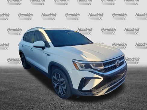 Used 2022 Volkswagen Taos SEL image 2