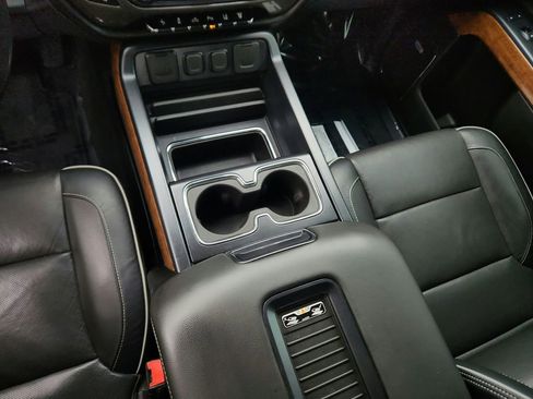Used 2019 Chevrolet Silverado 2500 High Country image 22