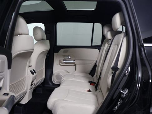 New 2026 Mercedes-Benz GLB 250 image 6