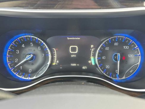 Used 2023 Chrysler Pacifica Limited image 21