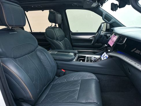 Used 2022 Jeep Grand Wagoneer Series III w/ Flexible Seating Group image 37