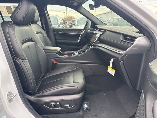 Used 2026 Jeep Grand Cherokee L Limited AWD/4WD image 36