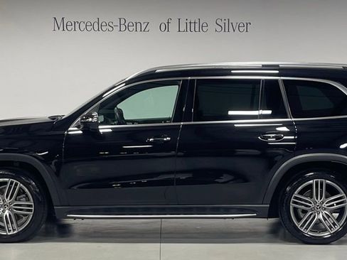 Used 2024 Mercedes-Benz GLS 450 4MATIC image 2