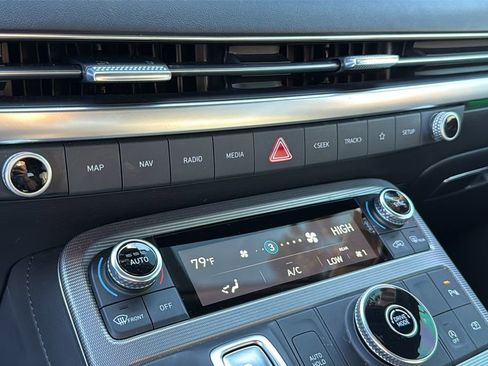 Used 2023 Hyundai Palisade Calligraphy image 16