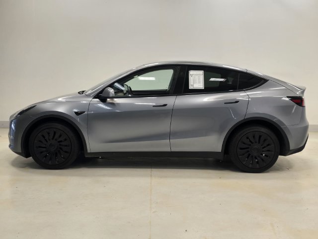 Used 2024 Tesla Model Y Long Range AWD/4WD image 3