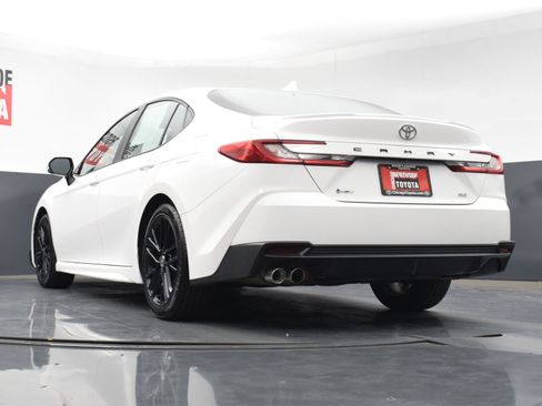 Used 2025 Toyota Camry SE w/ Convenience Package image 28