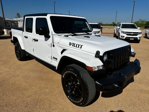 Used 2022 Jeep Gladiator Sport image 4