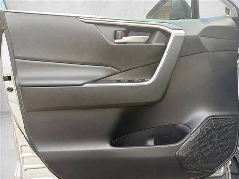 Used 2025 Toyota RAV4 XLE AWD/4WD image 10