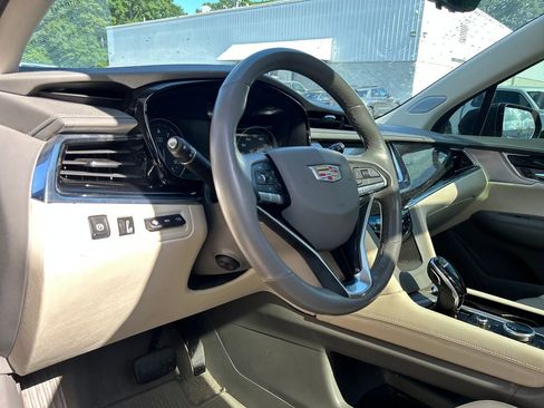 Used 2020 Cadillac XT6 Premium Luxury FWD image 8