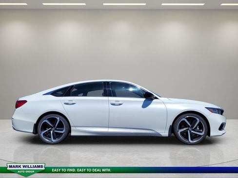 Used 2022 Honda Accord Sport image 2