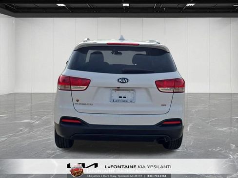 Used 2018 Kia Sorento LX image 4