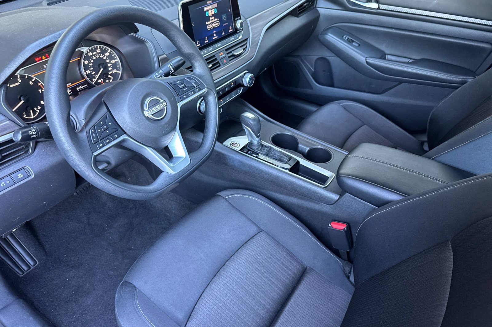 Used 2025 Nissan Altima 2.5 SV FWD image 4