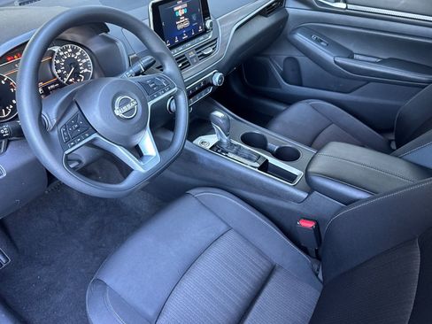 Used 2025 Nissan Altima 2.5 SV FWD image 4