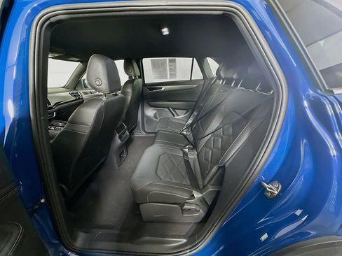 Used 2025 Volkswagen Atlas Cross Sport SE image 26