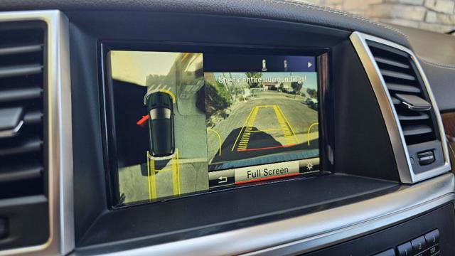 Used 2014 Mercedes-Benz GL 550 4MATIC w/ Driver Assistance Package image 30