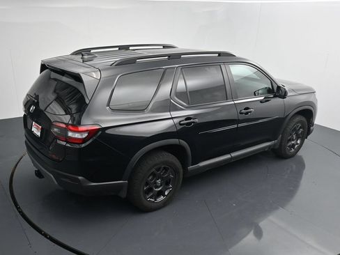 Used 2025 Honda Pilot TrailSport image 26