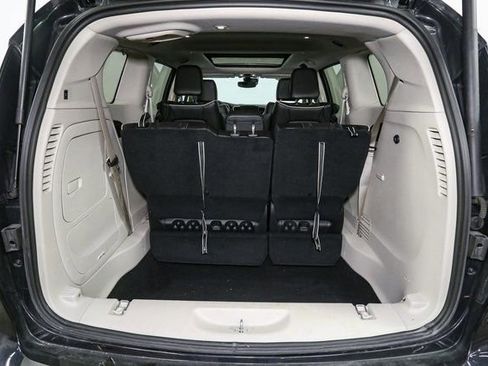 Used 2023 Chrysler Pacifica Limited image 11