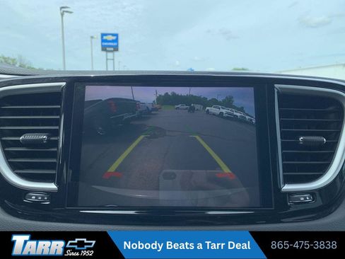 Used 2023 Chrysler Pacifica Touring-L FWD image 22