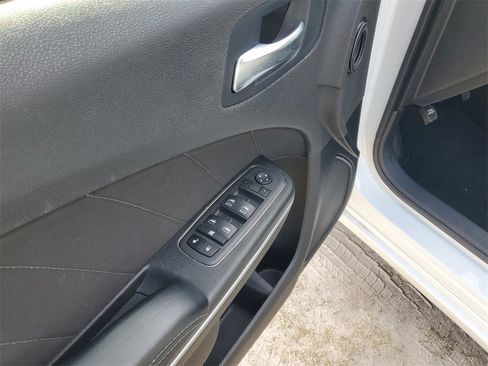 Used 2022 Dodge Charger SXT image 10