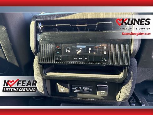 Used 2024 Jeep Wagoneer Series III AWD/4WD image 30