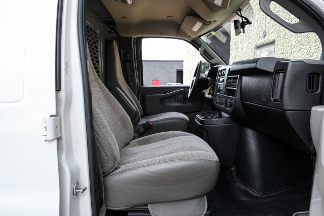 Used 2020 Chevrolet Express 3500 w/ Driver Convenience Package RWD image 27