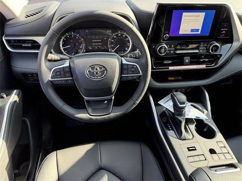 New 2026 Toyota Highlander XLE AWD/4WD image 12