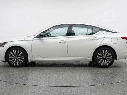 Used 2025 Nissan Altima 2.5 SV FWD image 5