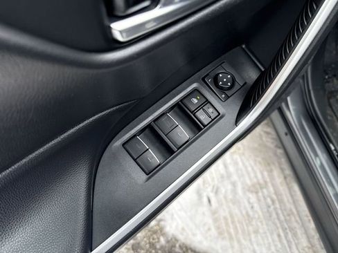 Used 2022 Toyota RAV4 XLE image 17