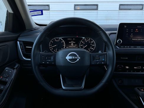 Used 2025 Nissan Rogue SV image 31