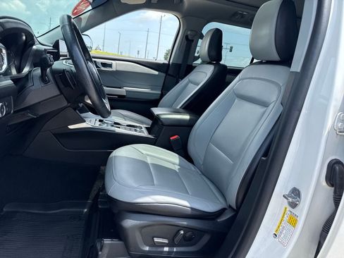 Used 2021 Ford Explorer XLT w/ Equipment Group 202A AWD/4WD image 15