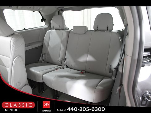 Used 2018 Toyota Sienna XLE Premium AWD/4WD image 21