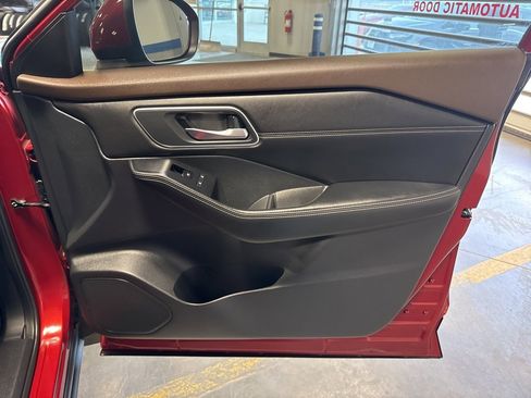 Used 2021 Nissan Rogue SV w/ Premium Package image 33