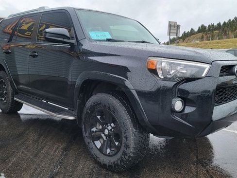 Used 2018 Toyota 4Runner SR5 AWD/4WD image 4